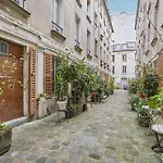 Sublime Apartment In The Heart Of Paris 4 People Fbmar1 By Studioprestige